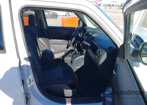 2014 Jeep Patriot Latitude z USA, uszkodzony, nr VIN 1C4NJRFB9ED689598